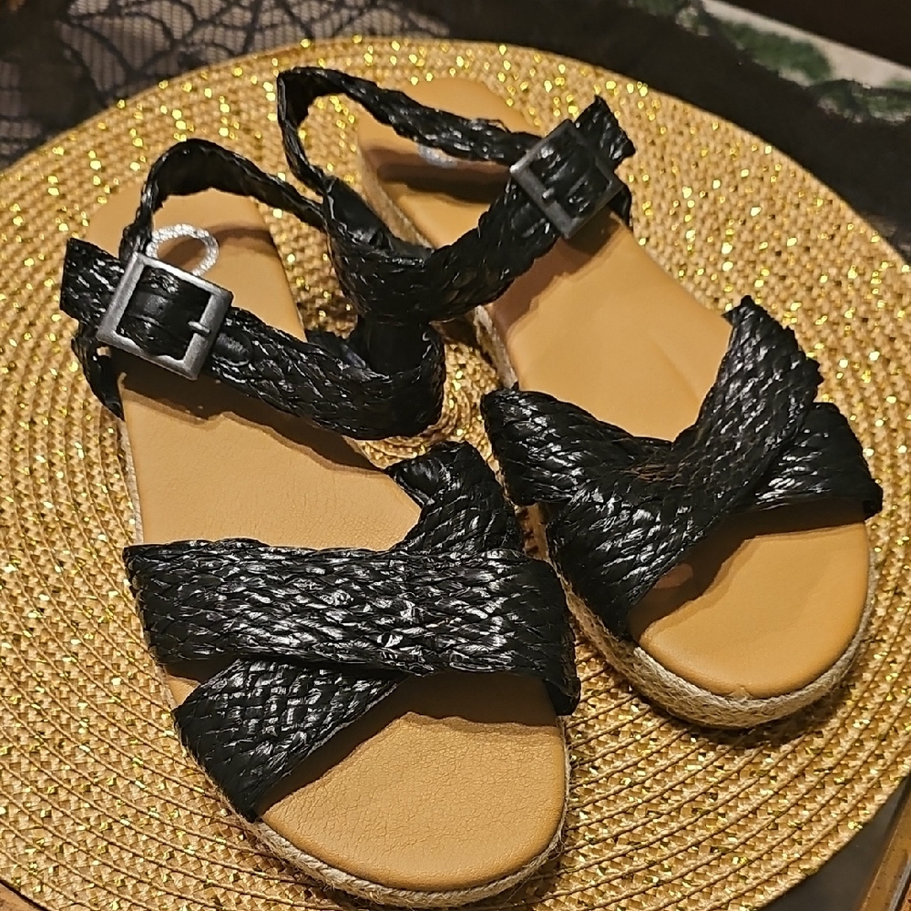 Journee Collection Black and Tan Sandals